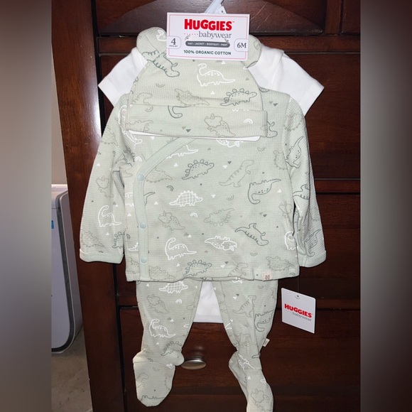 Huggies Other - ‼️NWT: HUGGIES Organic 4 Piece Green Dinosaur Outfit - 6 M